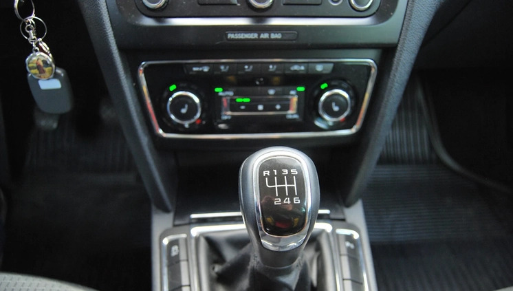Skoda Superb cena 32900 przebieg: 250455, rok produkcji 2011 z Warszawa małe 191